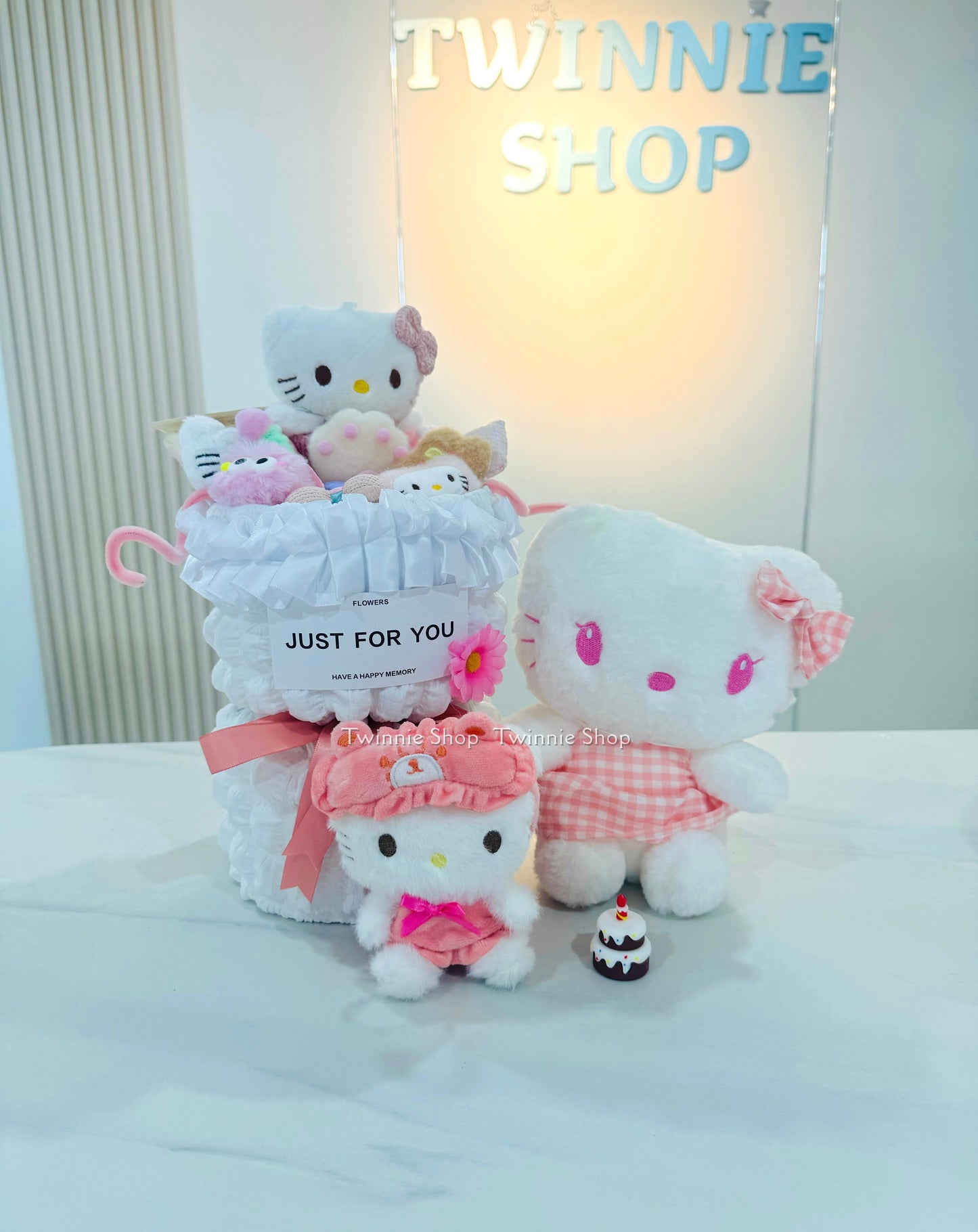 TDFW | Hello kitty plushie flower