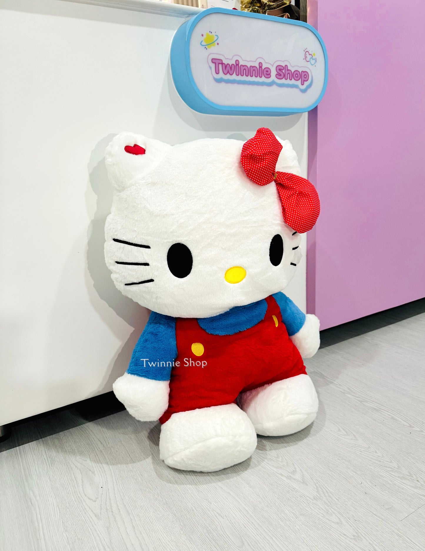 BT | Red ribbon kitty