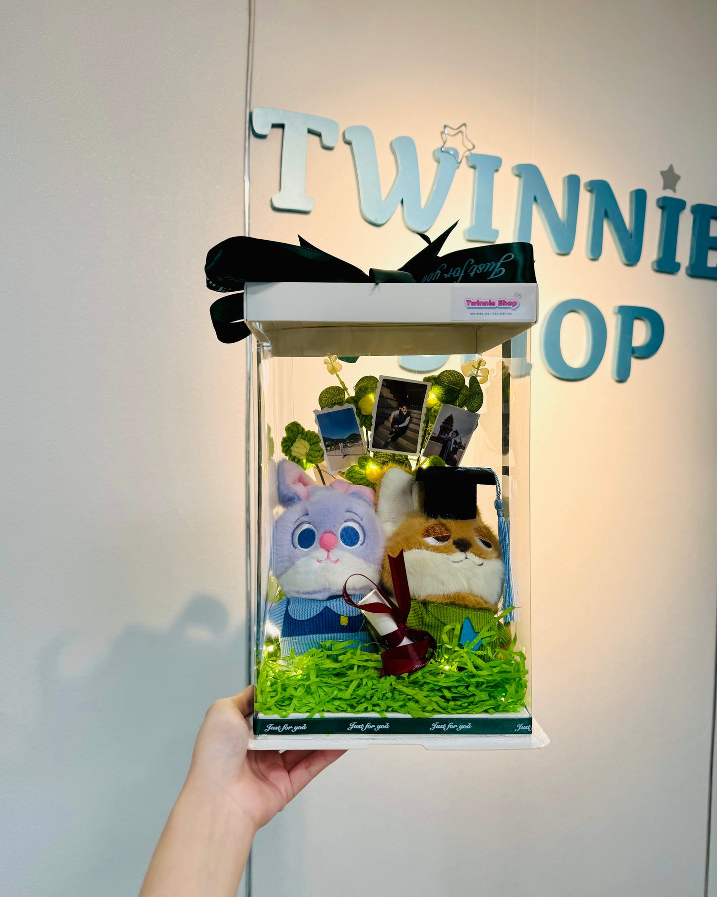 GRA | Zootopia graduate photo flower