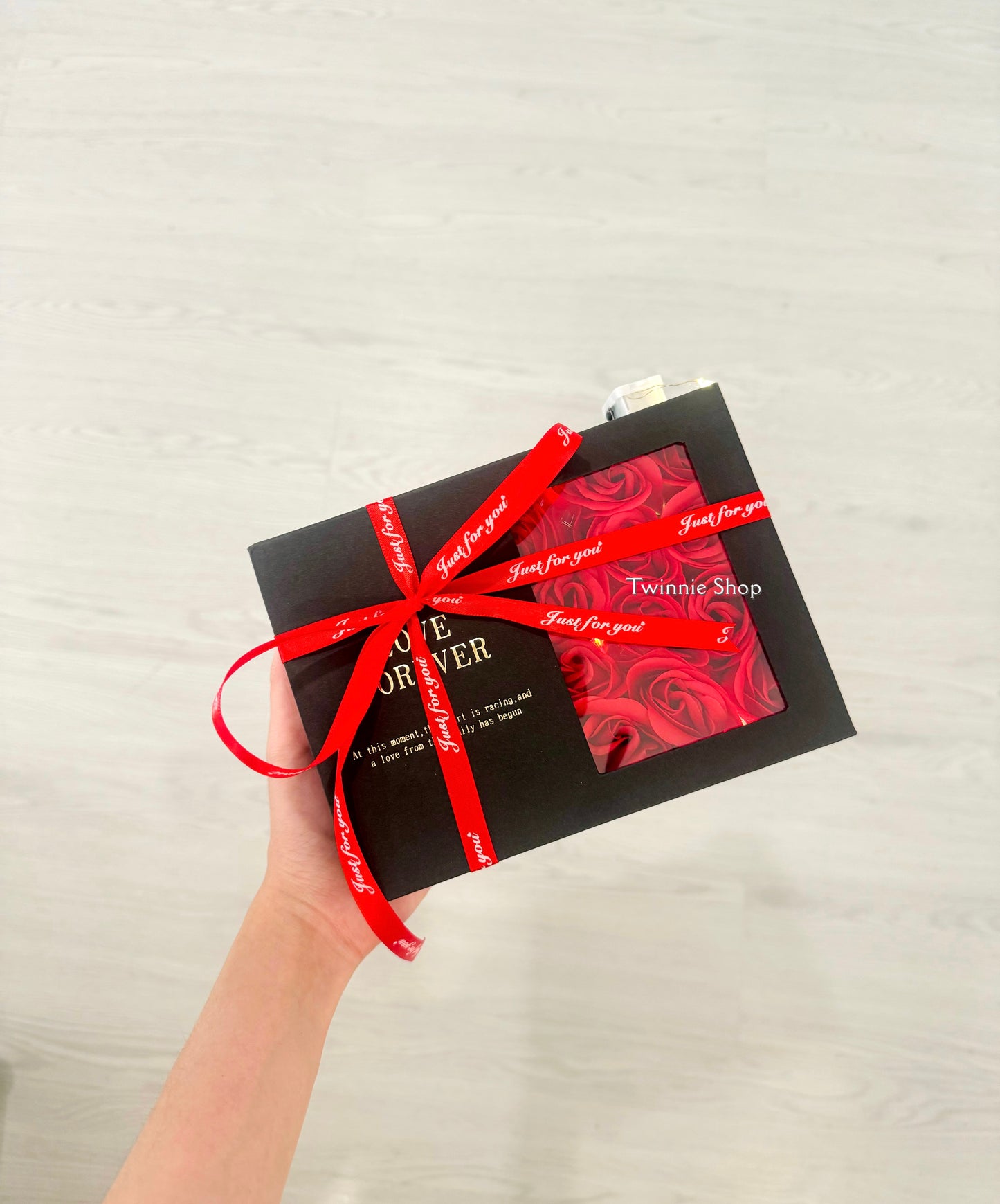 FWB | Red rose photo name box