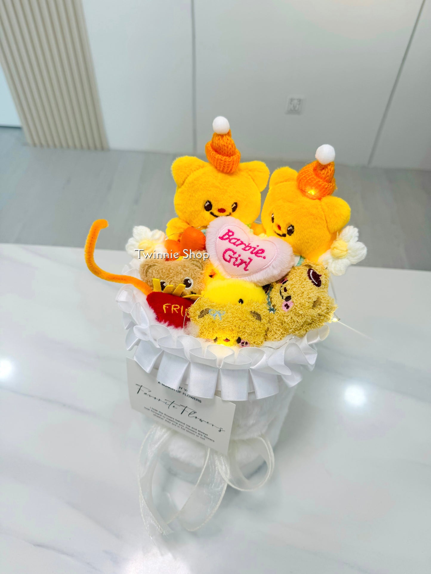 FW | Butterbear white flower bunch