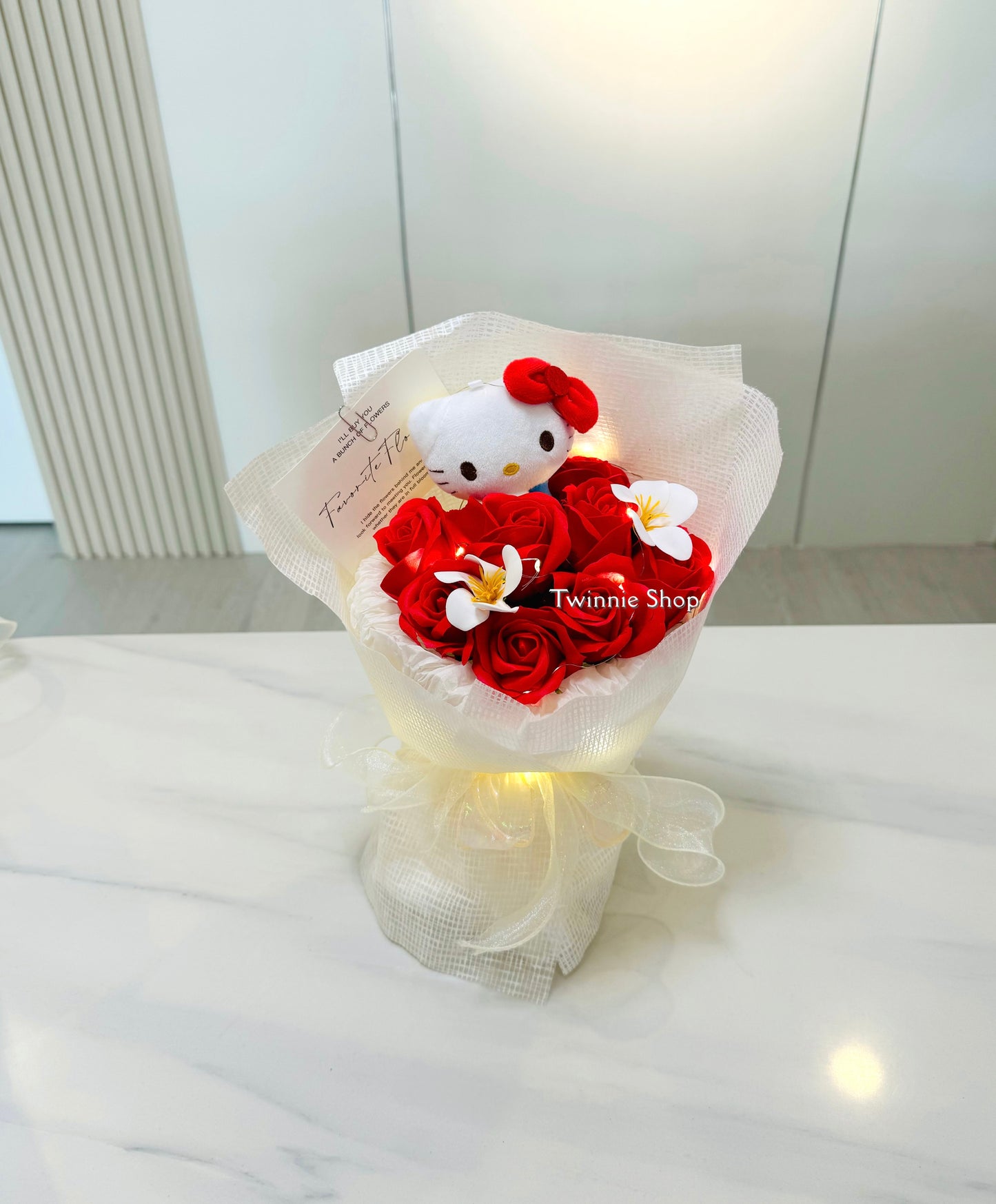 FW | Kitty red rose bunch