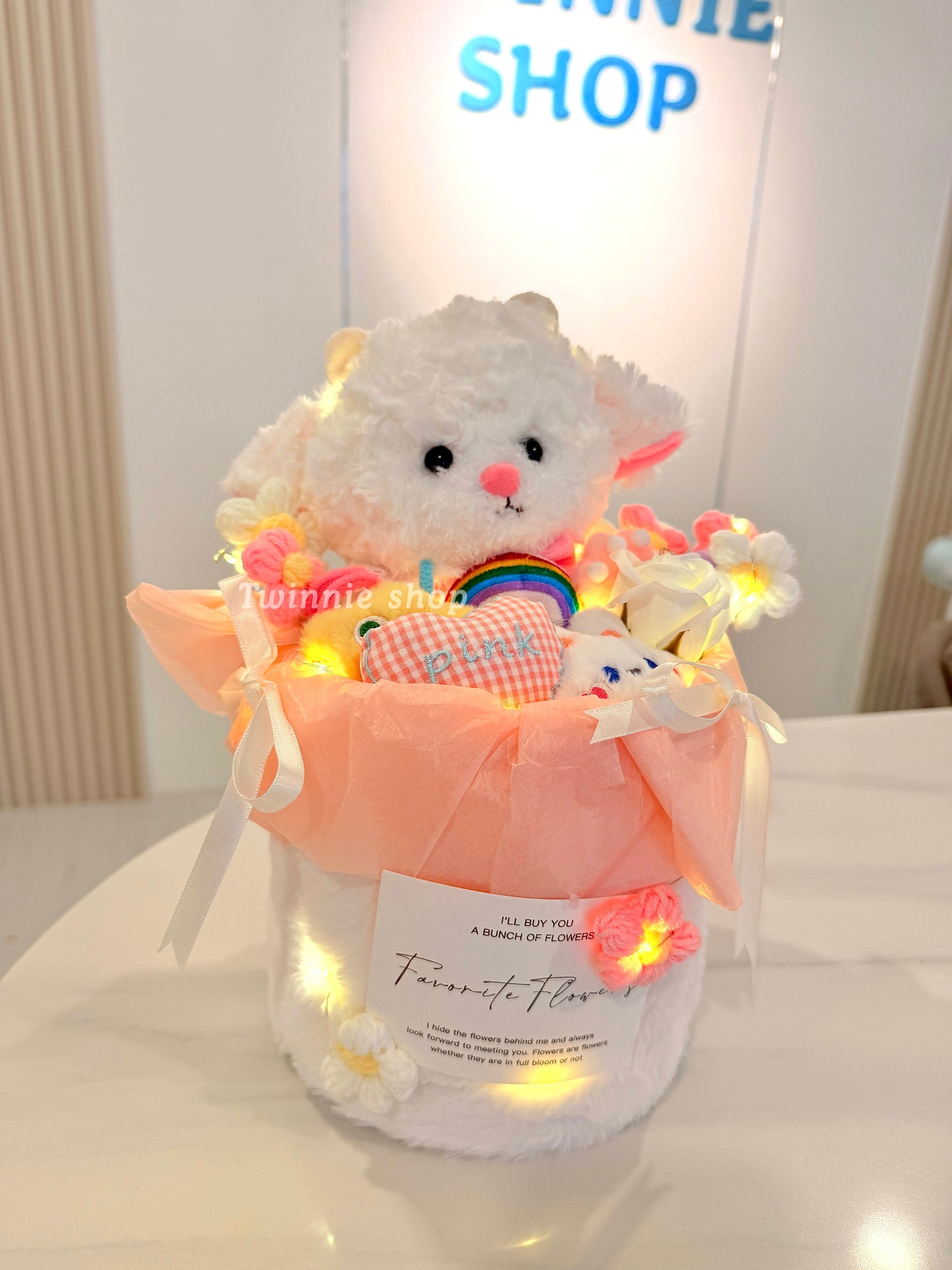 FW | White sheep flower bucket