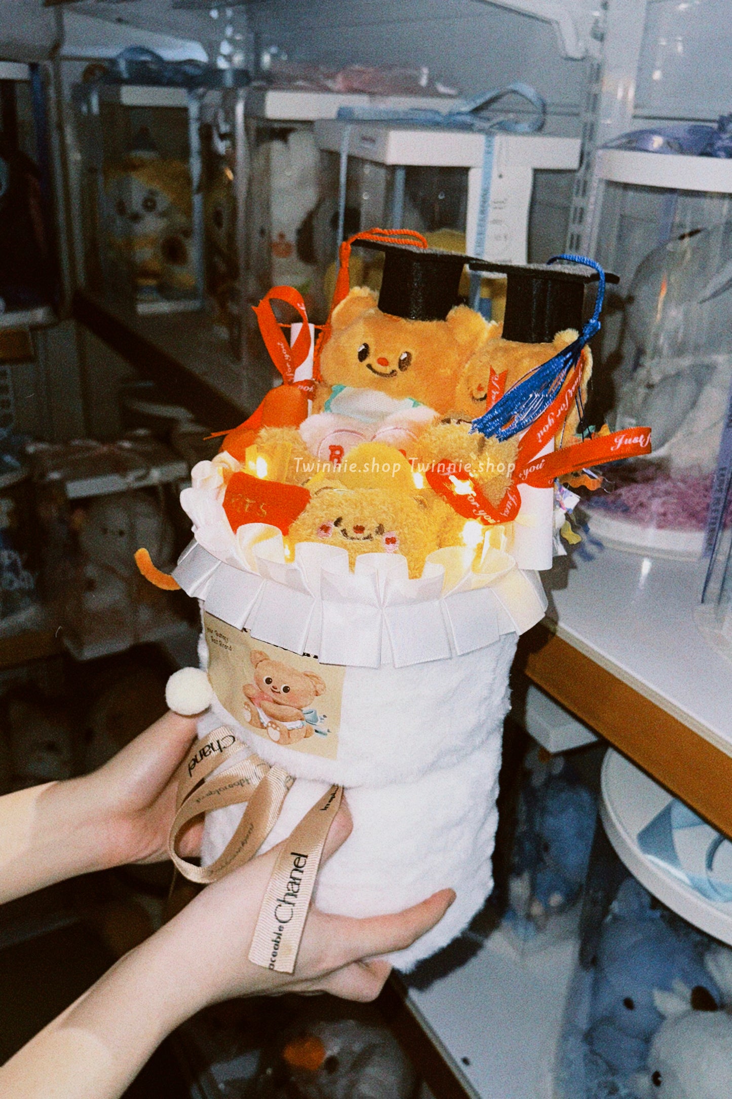 FW | Butterbear graduate flower