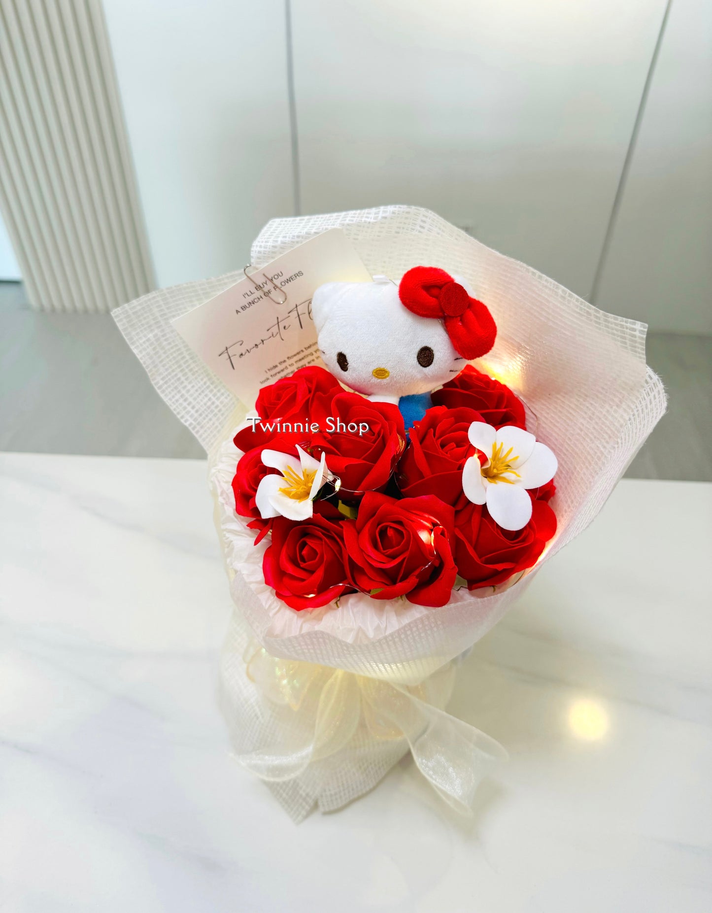 FW | Kitty red rose bunch