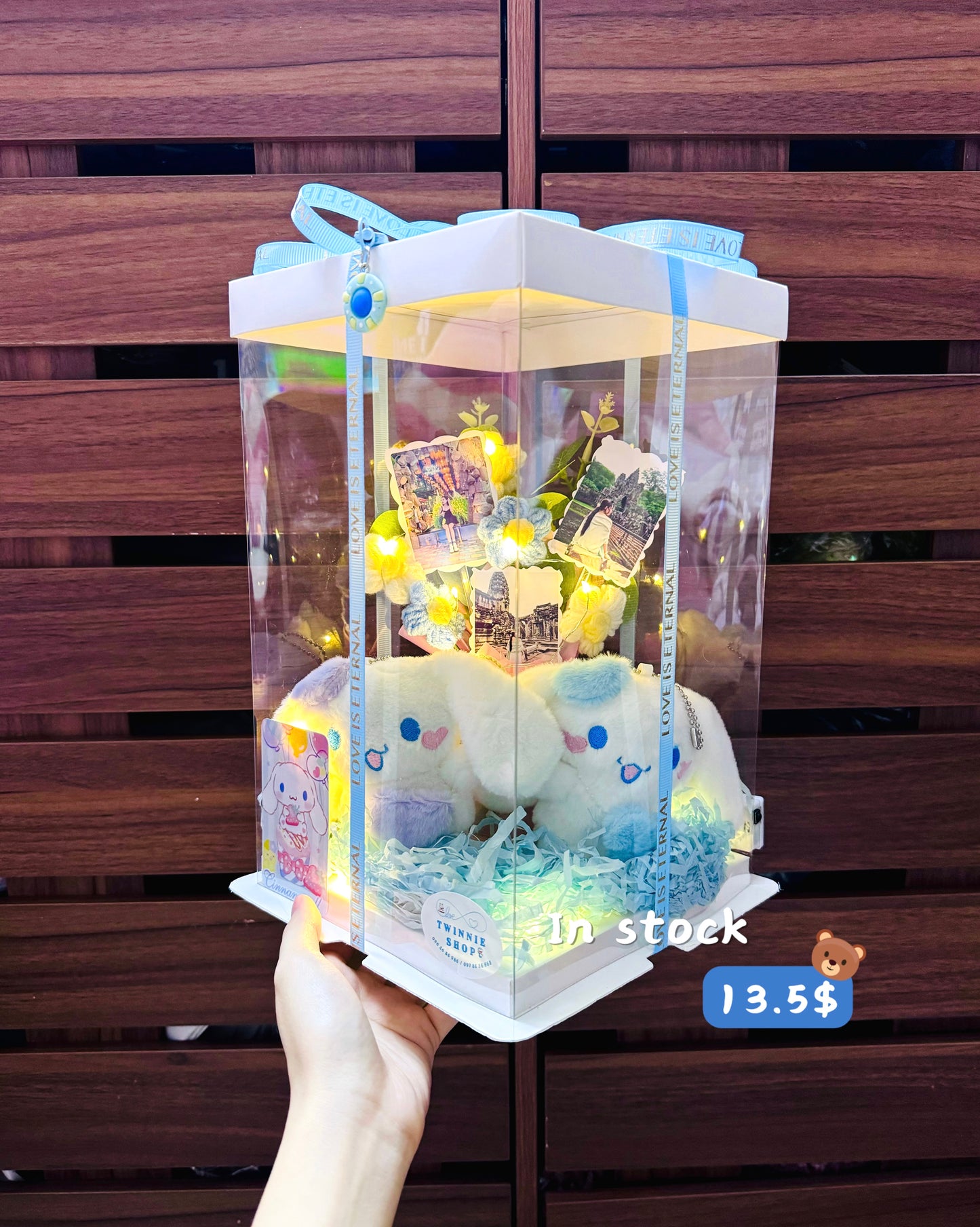 KCB | Sanrio couple photo flower box