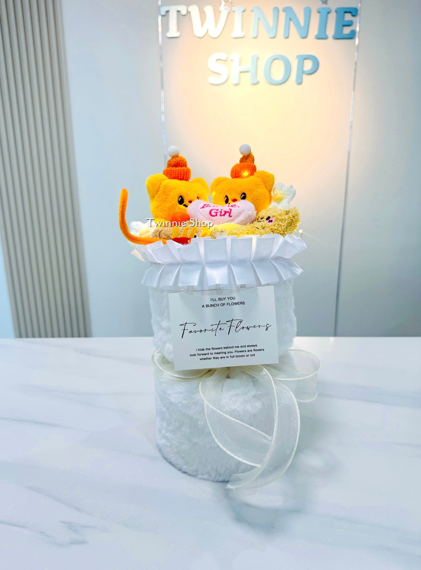 FW | Butterbear white flower bunch