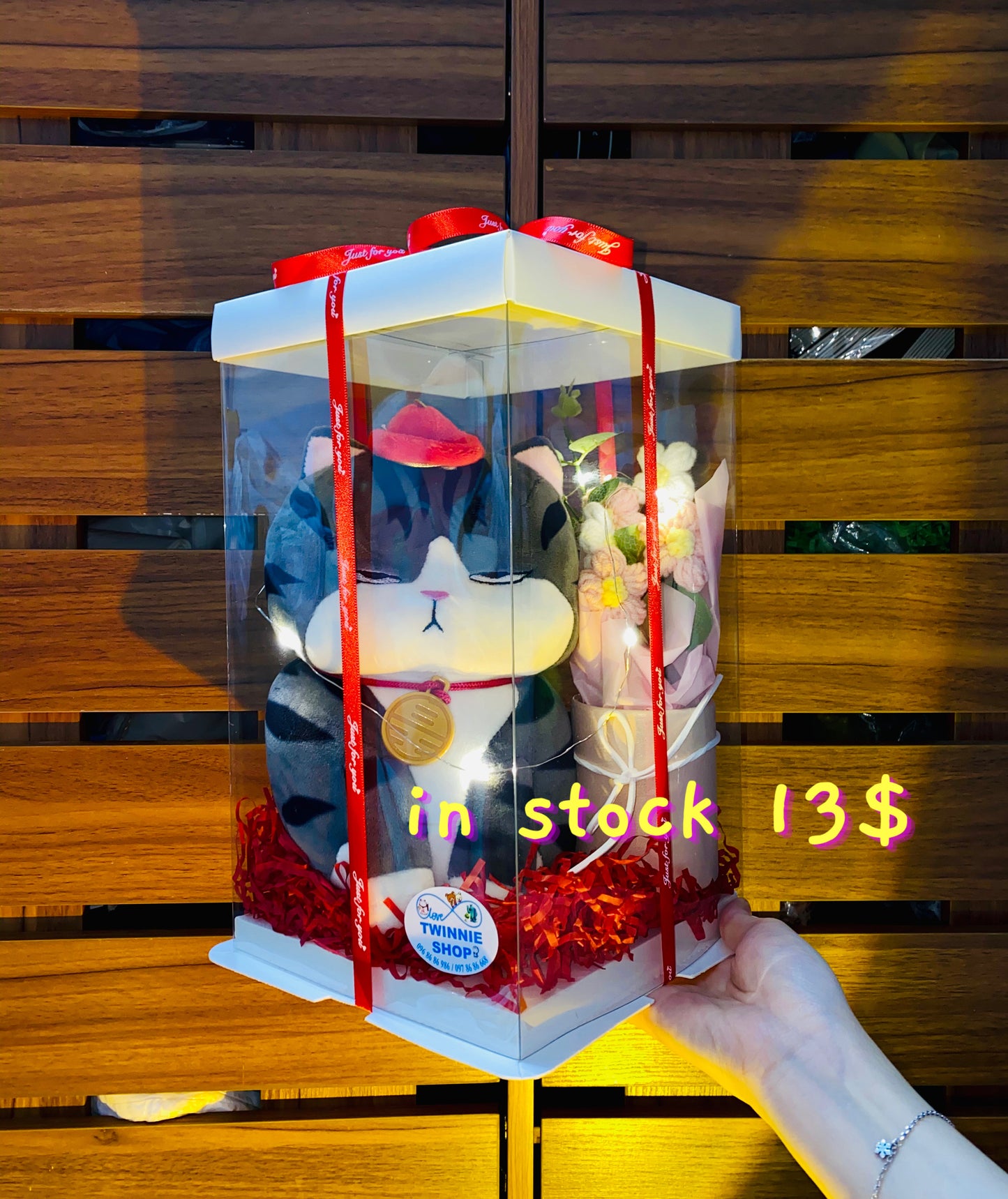 SRBFW | Moody cat flower gift box