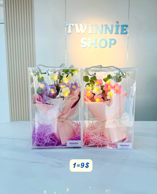 FW | Knitted Daisy gift box