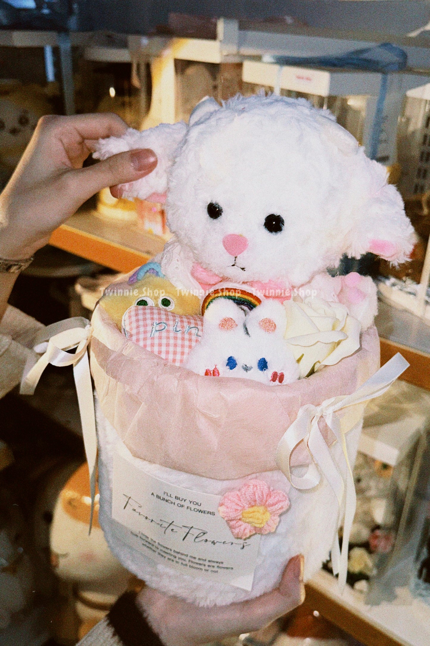 FW | White sheep flower bucket