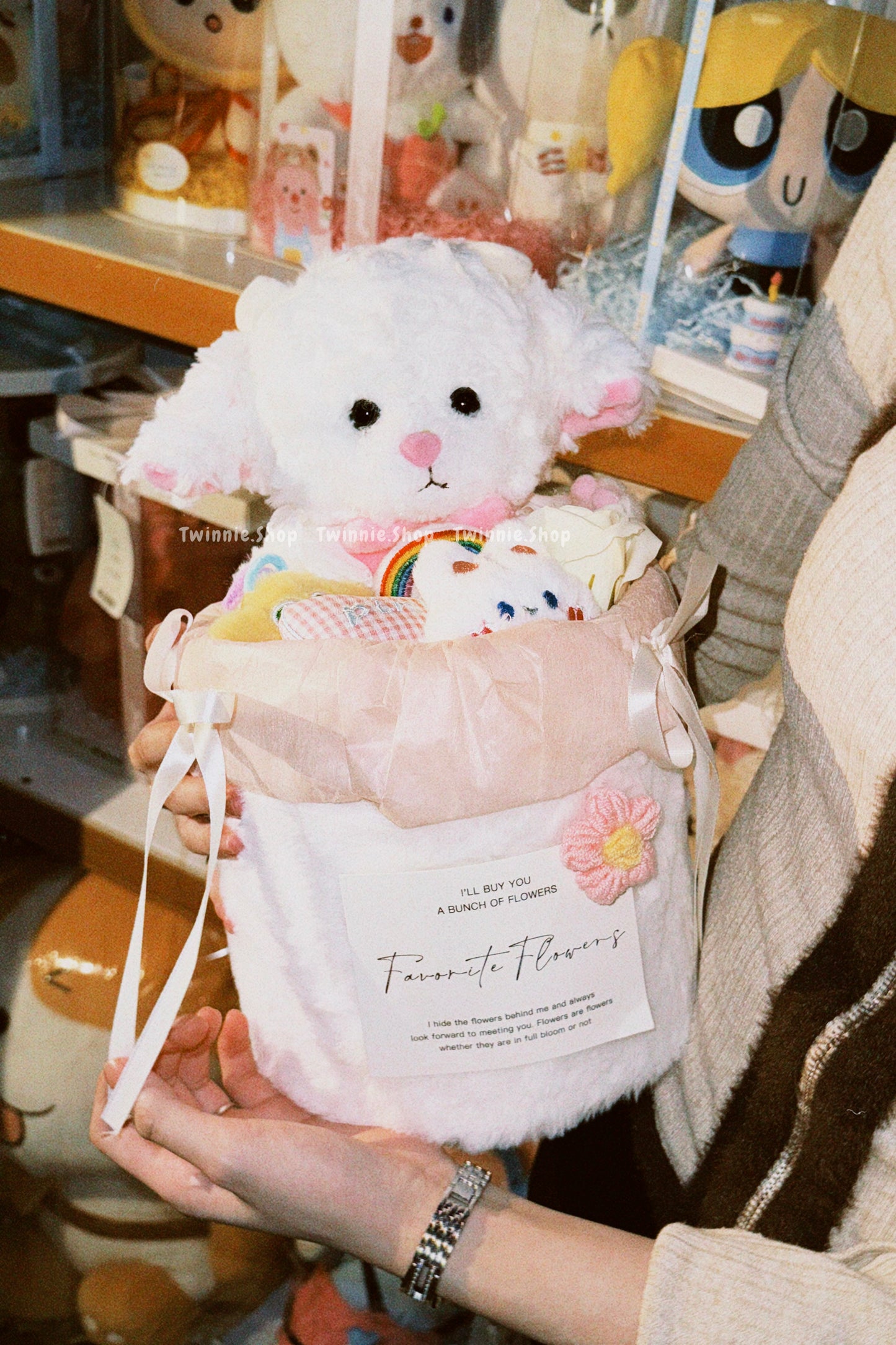 FW | White sheep flower bucket