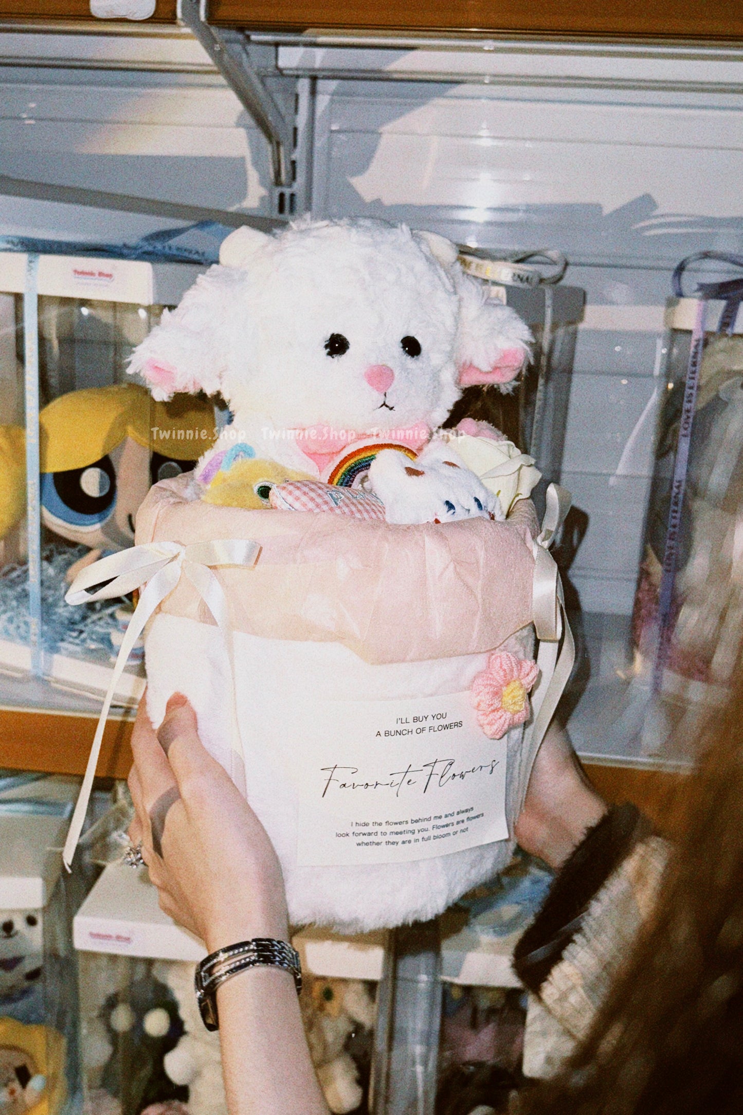 FW | White sheep flower bucket