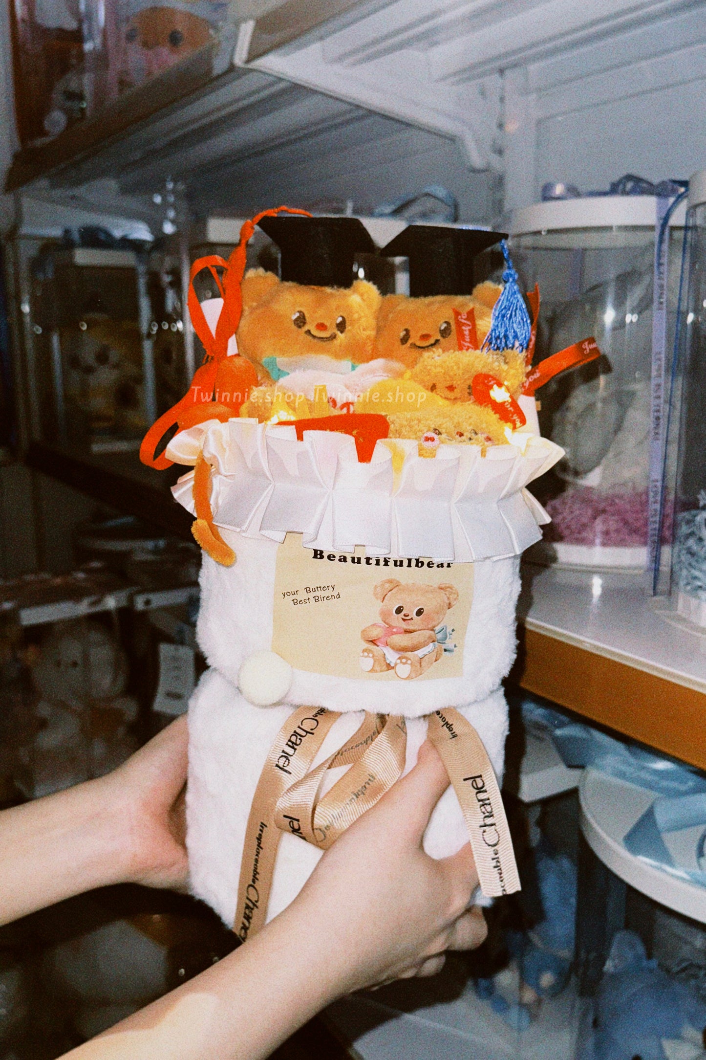 FW | Butterbear graduate flower