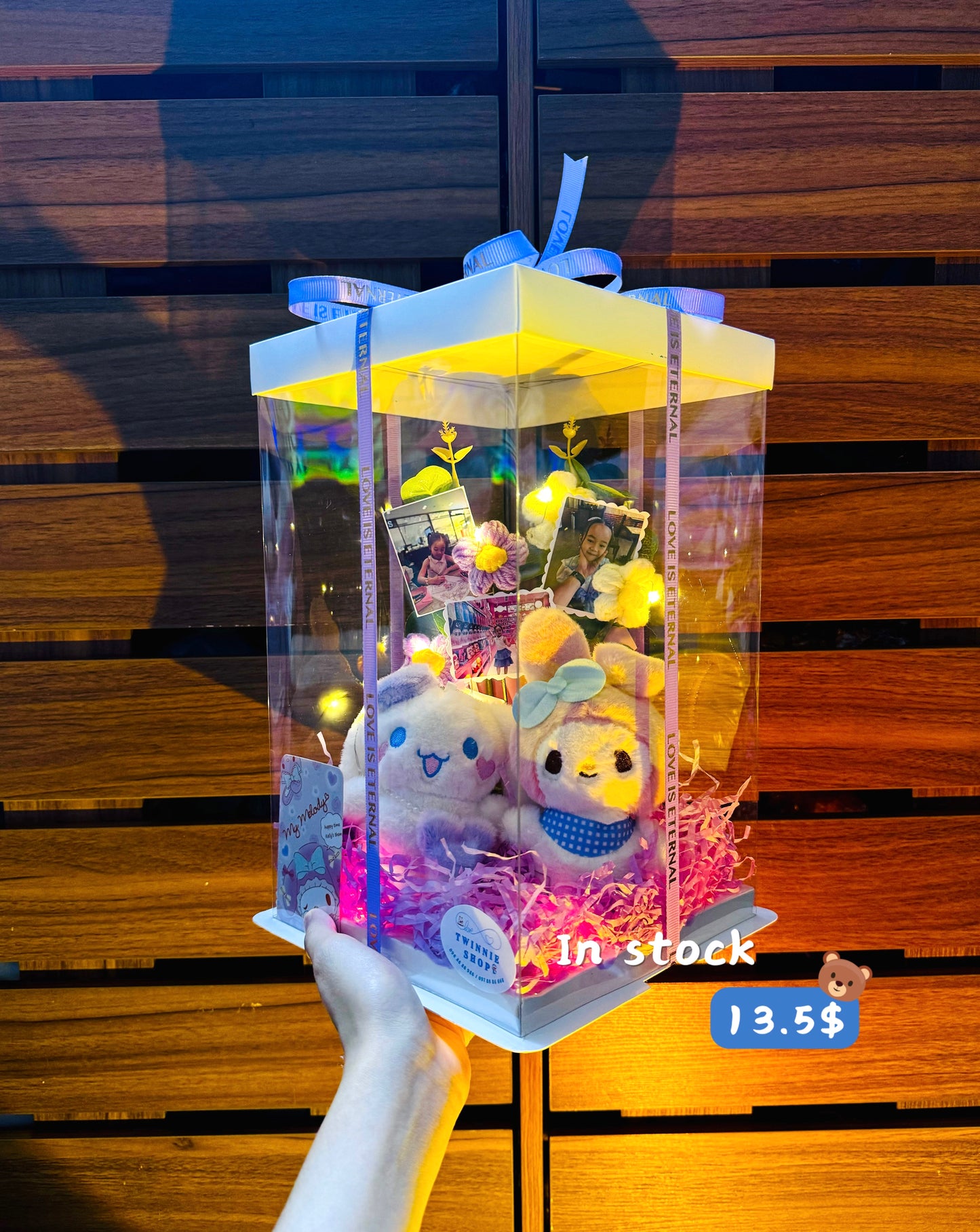 KCB | Sanrio couple photo flower box