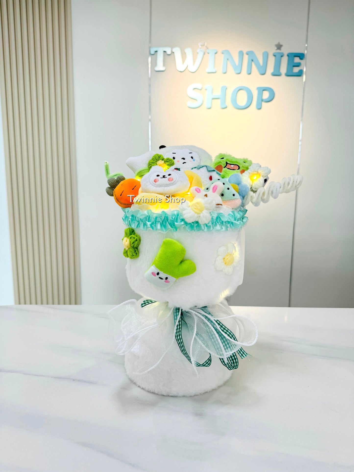 FW | White green sheep bunch